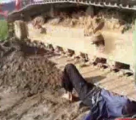 Tỉnh Hải Dương báo cáo Chính phủ vụ "máy xúc cán qua người dân" - 1 Tỉnh Hải Dương báo cáo Chính phủ vụ máy xúc cán qua người dân