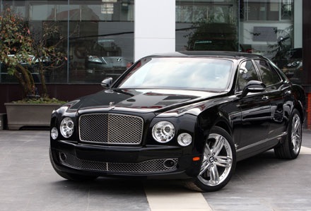 Xe sang vẫn “ùn ùn” nhập về Việt Nam - 2