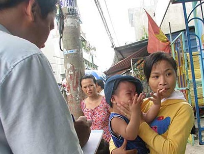 Bảo mẫu nhầm chất khử khuẩn là... bột dinh dưỡng - 1 Bảo mẫu nhầm chất khử khuẩn là... bột dinh dưỡng - 1