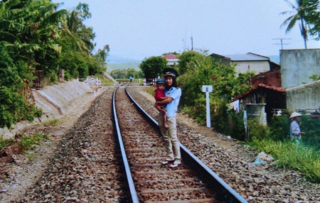 Tuyên dương nữ gác chắn tàu dũng cảm - 1 Tuyên dương nữ gác chắn tàu dũng cảm - 1