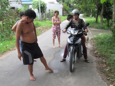 Đâm chết vợ cũ trước mặt con thơ - 2 Đâm chết vợ cũ trước mặt con thơ - 2