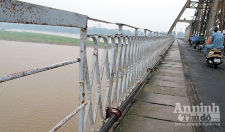 Khóa “tình yêu” trên cầu Long Biên… biến mất - 1