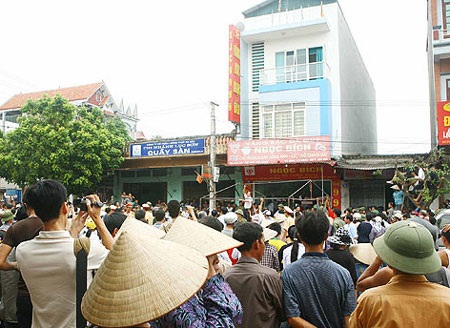 Xem xét khởi tố 6 đối tượng liên quan đến vụ cướp tiệm vàng - 3