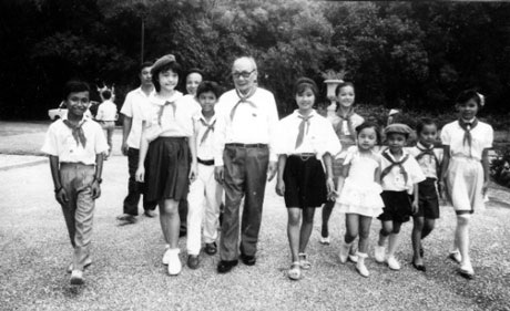 Anh Năm với nghệ sĩ khu 5  - 1