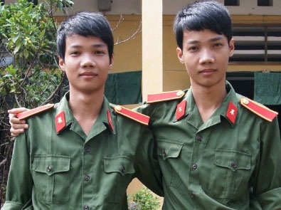 Chuyện hai cặp song sinh ở trường quân sự - 2 Chuyện hai cặp song sinh ở trường quân sự - 2