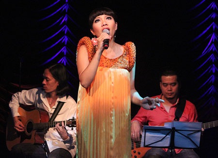 Từ chuyện “hoàn vé” khán giả đến “văn hóa làm show”  - 2