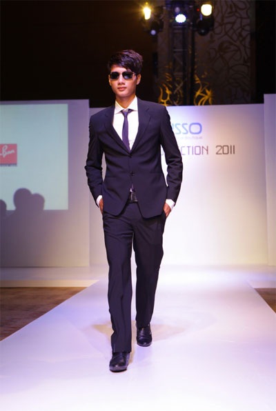 Á hậu Trương Thị May sành điệu với mẫu kính mới - 11