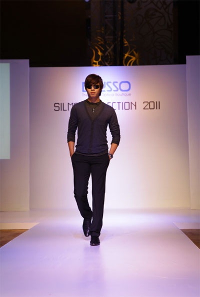 Á hậu Trương Thị May sành điệu với mẫu kính mới - 12