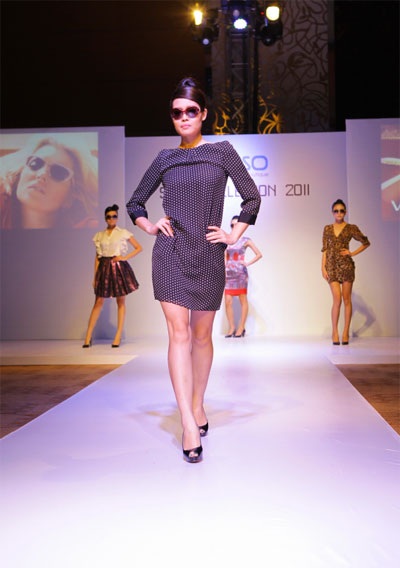 Á hậu Trương Thị May sành điệu với mẫu kính mới - 13