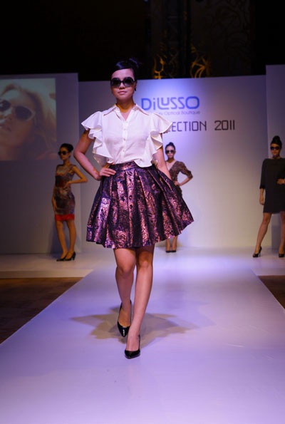 Á hậu Trương Thị May sành điệu với mẫu kính mới - 14