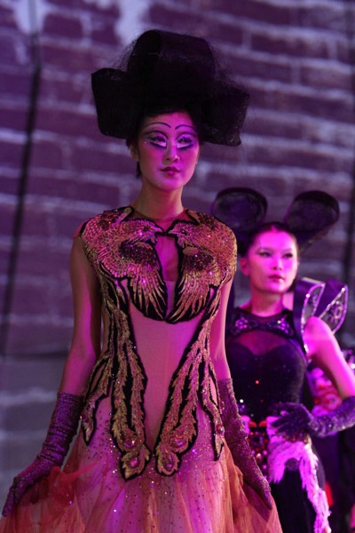100 người mẫu “Đam mê” sống động trên sàn catwalk - 1 100 người mẫu “Đam mê” sống động trên sàn catwalk - 1