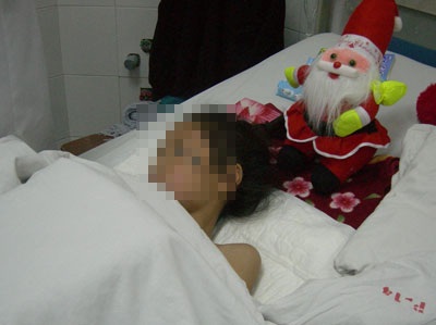 Bé 11 tuổi phải bỏ gần hết tử cung vì tai nạn - 1 Bé 11 tuổi phải bỏ gần hết tử cung vì tai nạn - 1