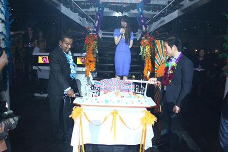 Hoa hậu Dương Thùy Linh rạng rỡ trong đêm hội Carnaval - 12