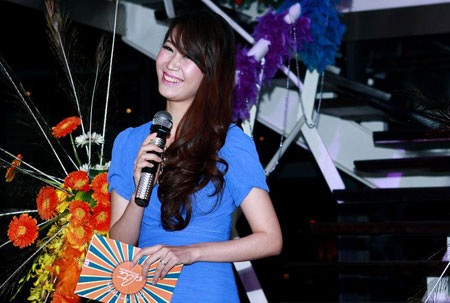 Hoa hậu Dương Thùy Linh rạng rỡ trong đêm hội Carnaval - 3