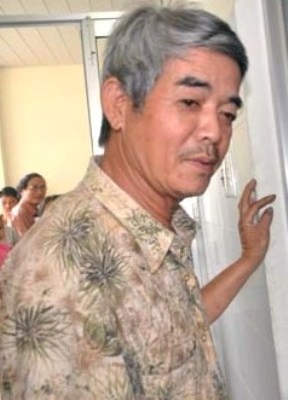 Bắt khẩn cấp cha nuôi hành hạ dã man bé gái 10 tuổi - 1 Bắt khẩn cấp cha nuôi hành hạ dã man bé gái 10 tuổi - 1