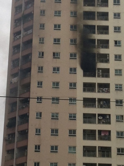 Cháy tòa nhà 34 tầng ở Hà Nội, hàng trăm cư dân hoảng loạn - 2 Cháy tòa nhà 34 tầng ở Hà Nội, hàng trăm cư dân hoảng loạn