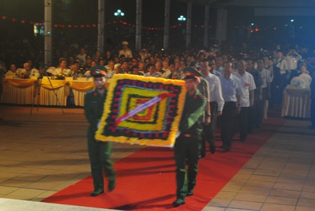 “Đêm hoa đăng” tri ân trên dòng sông Thạch Hãn - 1