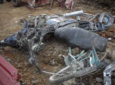 Vụ sạt lở bãi thải: Tìm thấy ba xe máy của nạn nhân bị vùi lấp - 1 Vụ sạt lở bãi thải: Tìm thấy ba xe máy của nạn nhân bị vùi lấp