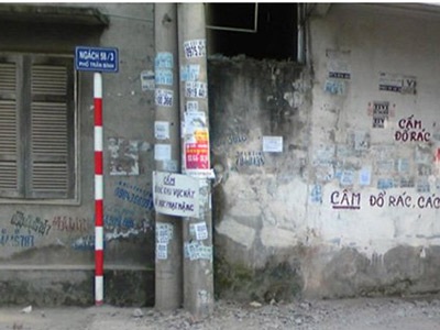 Hà Nội: Xuất hiện kẻ bệnh hoạn chuyên rạch lưng nữ sinh - 1 Hà Nội: Xuất hiện kẻ bệnh hoạn chuyên rạch lưng nữ sinh