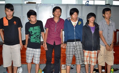 Triệt phá băng cướp “tuổi teen” táo tợn - 1 Băng cướp “tuổi teen” bị bắt giữ tại cơ quan công an