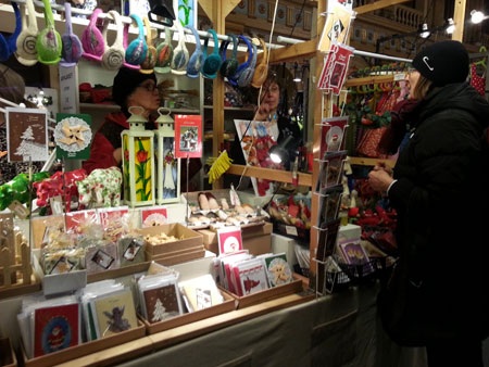 Thiệp giáng sinh đủ loại, giá thường 20 krona/chiếc