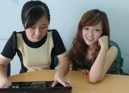 Quán quân Giọng hát Việt bất ngờ khi biết Đinh Hương là chị họ - 2 Sáng nay giao lưu trực tuyến cùng Hương Tràm và Đinh Hương
