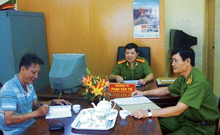 Cuộc giải cứu những "phận má hồng" đầu xuân - 1 Thượng tá Phan Văn Trí và trung tá Nguyễn Tài Sắc kể lại quá trình phá án