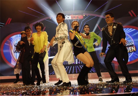 Phương Thanh góp tiết mục thú vị qua màn thể hiện giả hình ảnh Hoài Linh