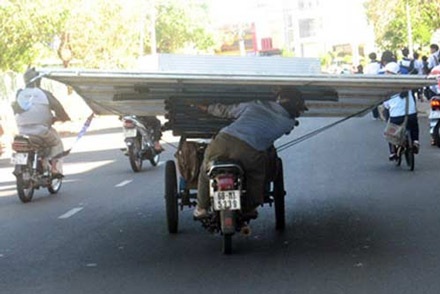 Những màn “làm xiếc” trên đường phố - 2 Đi được thế này mới là siêu