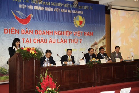 Doanh nghiệp Việt Nam tại châu Âu: Lập nghiệp và khát vọng - 1 Đoàn Chủ tịch điều hành diễn đàn