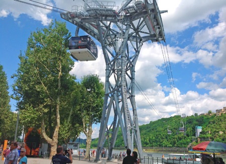 Tinh thần vượt khó, ý chí bền bỉ của người Việt