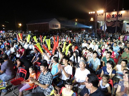 Khi MC truyền hình phải khẩn thiết “xin” khán giả - 1 (Ảnh minh họa)