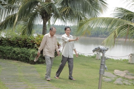 Nghệ sỹ Hoài Linh và NSƯT Việt Anh trong một cảnh quay