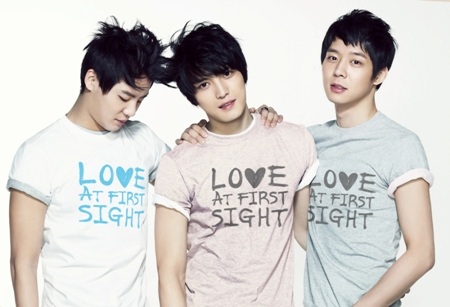 3 thành
viên Jejung, Yuchun, Junsu của nhóm JYJ