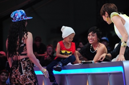 Giám khảo thích thú trước sự thông minh của thí sinh nhí 6 tuổi