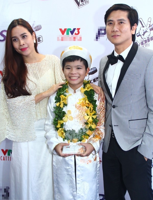 Quang Anh và Phương Mỹ Chi đều dành tiền thưởng xây nhà mới cho mẹ - 1 Quang Anh cùng HLV Hồ Hoài Anh - Lưu Hương Giang hạnh phúc với kết quả cao nhất