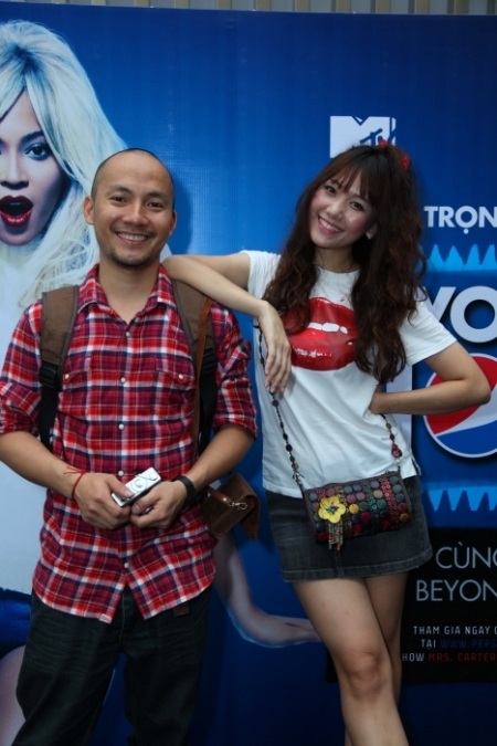 Tiến Đạt luôn “khoe” người yêu Hàn Quốc trong các sự kiện