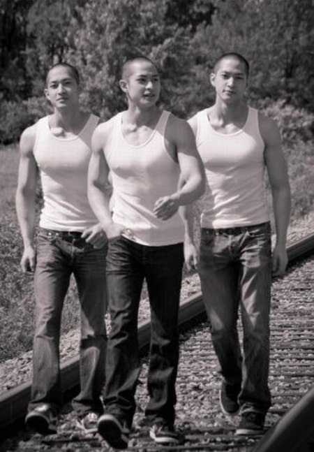 Anh em “hotboy” sinh 3 sẽ cùng “trai đẹp bị trục xuất” có mặt ở Việt Nam - 1 Anh em Việt kiều sinh 3 sẽ đồng hành cùng trai đẹp Omar
