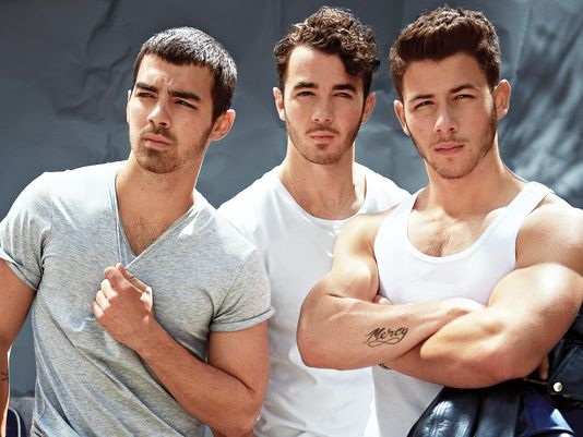 3 anh em nhà Jonas: Joe - Kevin - Nick (