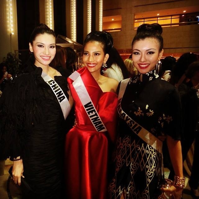 Trương Thị May cùng người đẹp Malaysia và Trung Quốc