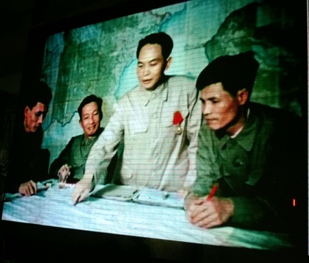 Những hình ảnh xúc động trong đêm cuối tiễn biệt Đại tướng Võ Nguyên Giáp - 3 Mọi người đến dự lễ viếng trong không khí trật tự và trang nghiêm