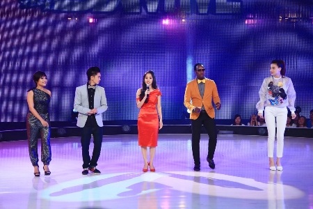 Các giám khảo và MC Khánh Thi hào hứng ngay từ phút mở màn