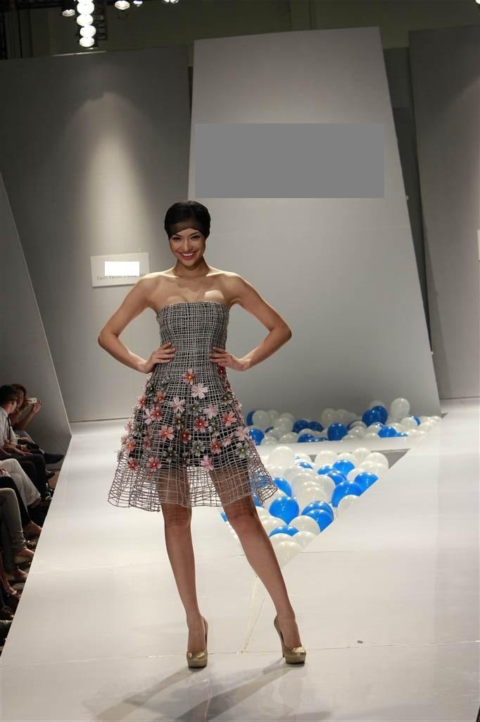 Hồng Quế rạng rỡ trên sàn diễn