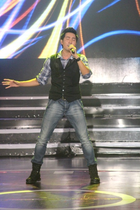 Nguyễn Phi Hùng dành tặng khán giả ca khúc