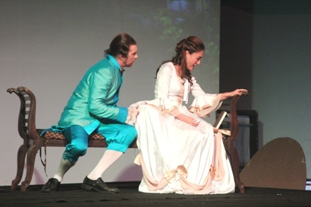 Chị phải diễn tả nhiều tâm trạng khác nhau trên sân khấu