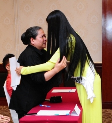 Trương Thị May xúc động khi nói lời cảm ơn mẹ