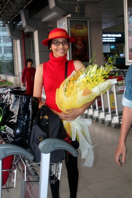 Dù trải qua những ngày tập luyện vất vả nhưng cô vẫn cười rạng rỡ