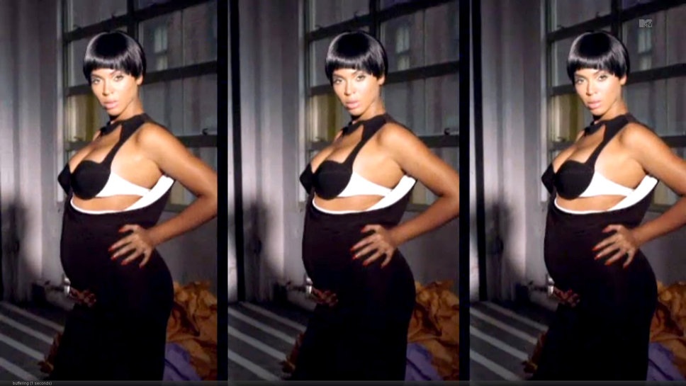 Ngay cả giai đoạn mang thai bé Blue Ivy thì Beyonce cũng thường chọn những bộ quần áo đen trắng