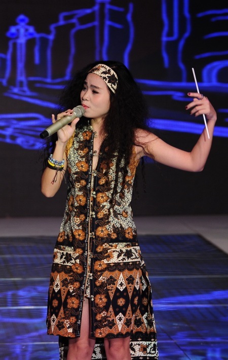 Ca sỹ Đồng Lan tham gia đêm chung kết với một ca khúc tiếng Pháp