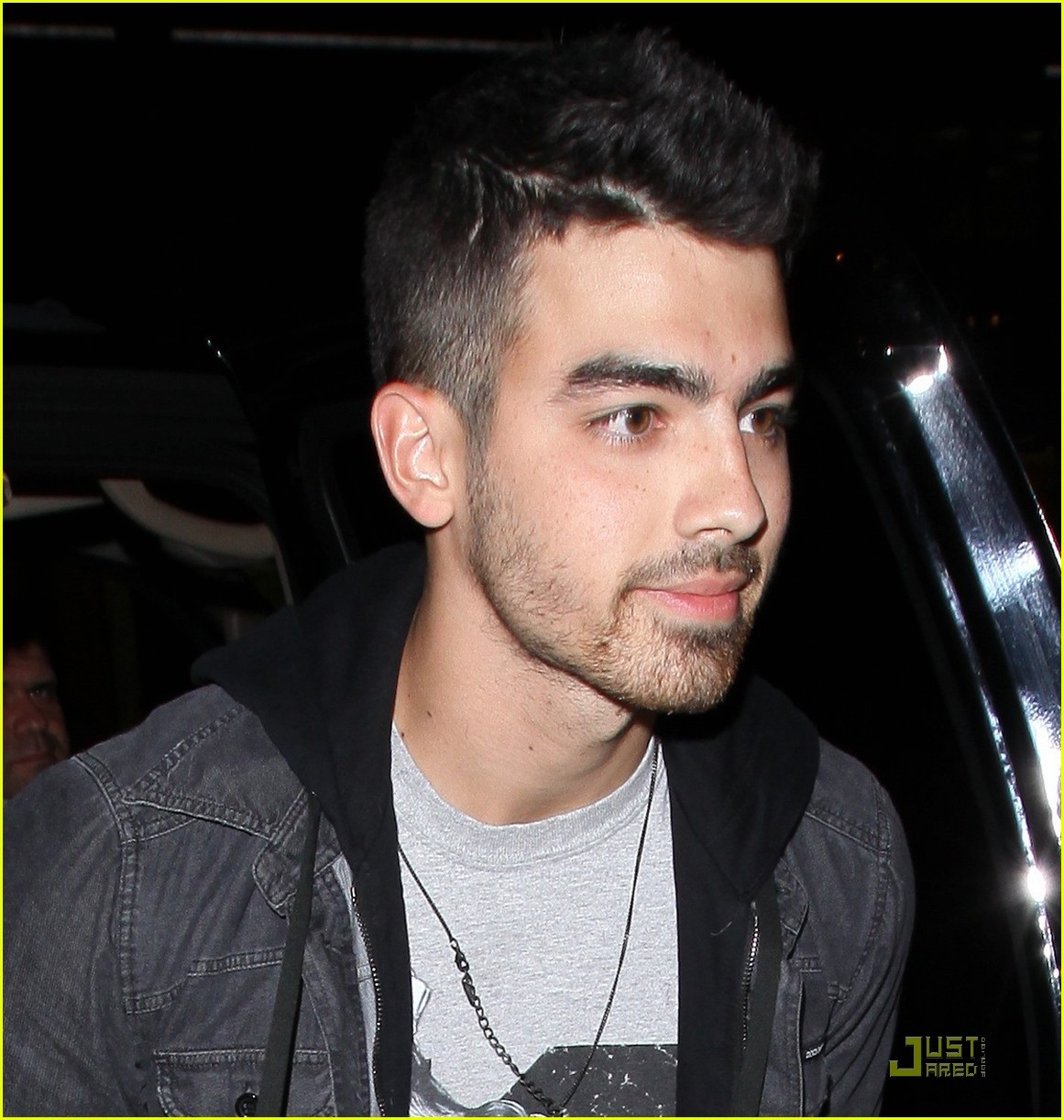 Joe Jonas không thích phong cách của Miley Cyrus